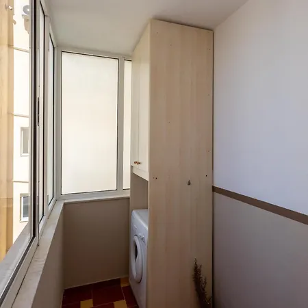 Garden Apartment's 3*