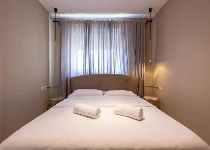Garden Apartment's 3* 티라나