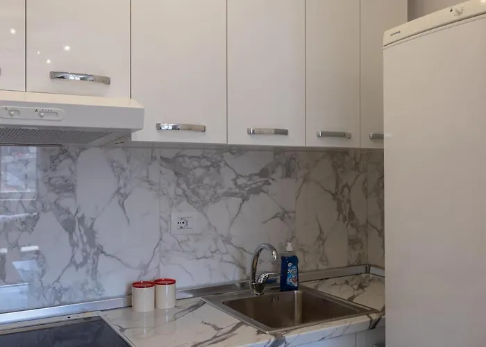 Garden Apartment's 3*