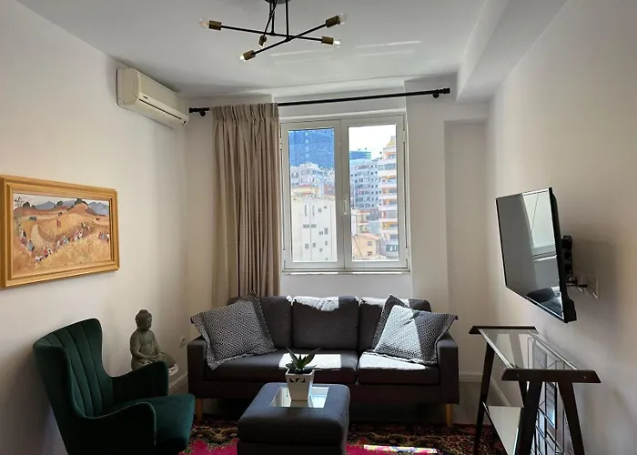 Garden Apartment's 3* 티라나
