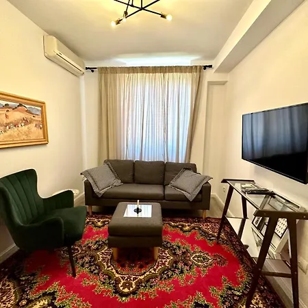 Garden Apartment's